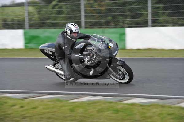 Mallory park Leicestershire;Mallory park photographs;Motorcycle action photographs;Trackday digital images;event digital images;eventdigitalimages;mallory park;no limits trackday;peter wileman photography;trackday;trackday photos