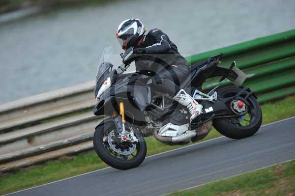 Mallory park Leicestershire;Mallory park photographs;Motorcycle action photographs;Trackday digital images;event digital images;eventdigitalimages;mallory park;no limits trackday;peter wileman photography;trackday;trackday photos