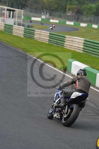 Mallory park Leicestershire;Mallory park photographs;Motorcycle action photographs;Trackday digital images;event digital images;eventdigitalimages;mallory park;no limits trackday;peter wileman photography;trackday;trackday photos