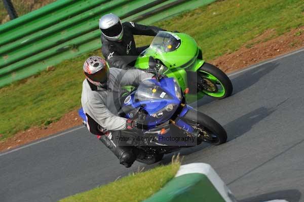 Mallory park Leicestershire;Mallory park photographs;Motorcycle action photographs;Trackday digital images;event digital images;eventdigitalimages;mallory park;no limits trackday;peter wileman photography;trackday;trackday photos