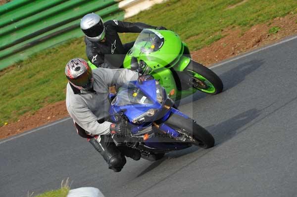 Mallory park Leicestershire;Mallory park photographs;Motorcycle action photographs;Trackday digital images;event digital images;eventdigitalimages;mallory park;no limits trackday;peter wileman photography;trackday;trackday photos