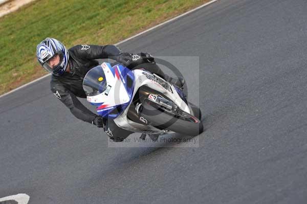 Mallory park Leicestershire;Mallory park photographs;Motorcycle action photographs;Trackday digital images;event digital images;eventdigitalimages;mallory park;no limits trackday;peter wileman photography;trackday;trackday photos
