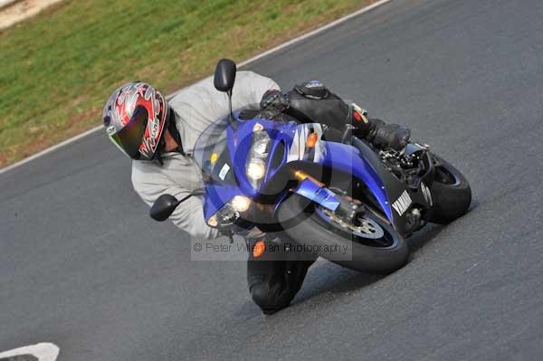 Mallory park Leicestershire;Mallory park photographs;Motorcycle action photographs;Trackday digital images;event digital images;eventdigitalimages;mallory park;no limits trackday;peter wileman photography;trackday;trackday photos