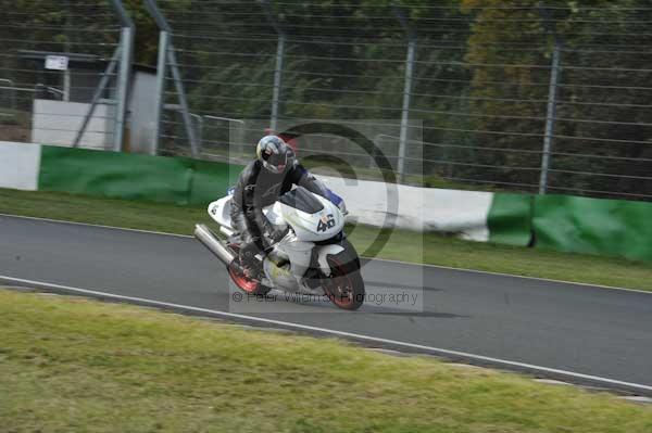 Mallory park Leicestershire;Mallory park photographs;Motorcycle action photographs;Trackday digital images;event digital images;eventdigitalimages;mallory park;no limits trackday;peter wileman photography;trackday;trackday photos