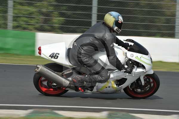 Mallory park Leicestershire;Mallory park photographs;Motorcycle action photographs;Trackday digital images;event digital images;eventdigitalimages;mallory park;no limits trackday;peter wileman photography;trackday;trackday photos