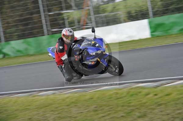 Mallory park Leicestershire;Mallory park photographs;Motorcycle action photographs;Trackday digital images;event digital images;eventdigitalimages;mallory park;no limits trackday;peter wileman photography;trackday;trackday photos