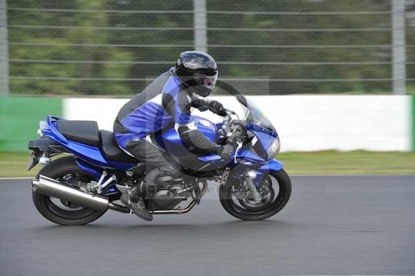 Mallory park Leicestershire;Mallory park photographs;Motorcycle action photographs;Trackday digital images;event digital images;eventdigitalimages;mallory park;no limits trackday;peter wileman photography;trackday;trackday photos