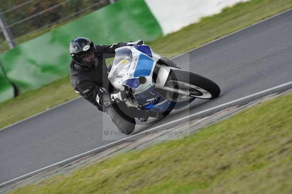 Mallory park Leicestershire;Mallory park photographs;Motorcycle action photographs;Trackday digital images;event digital images;eventdigitalimages;mallory park;no limits trackday;peter wileman photography;trackday;trackday photos