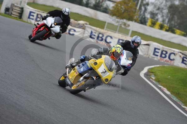 Mallory park Leicestershire;Mallory park photographs;Motorcycle action photographs;Trackday digital images;event digital images;eventdigitalimages;mallory park;no limits trackday;peter wileman photography;trackday;trackday photos