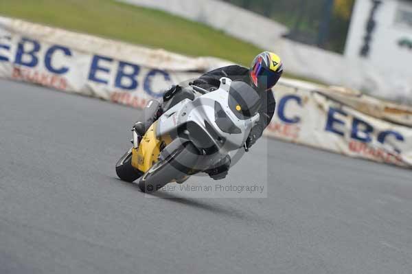 Mallory park Leicestershire;Mallory park photographs;Motorcycle action photographs;Trackday digital images;event digital images;eventdigitalimages;mallory park;no limits trackday;peter wileman photography;trackday;trackday photos