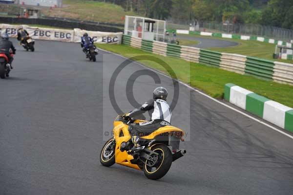Mallory park Leicestershire;Mallory park photographs;Motorcycle action photographs;Trackday digital images;event digital images;eventdigitalimages;mallory park;no limits trackday;peter wileman photography;trackday;trackday photos