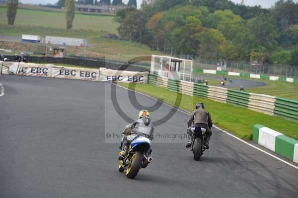 Mallory park Leicestershire;Mallory park photographs;Motorcycle action photographs;Trackday digital images;event digital images;eventdigitalimages;mallory park;no limits trackday;peter wileman photography;trackday;trackday photos