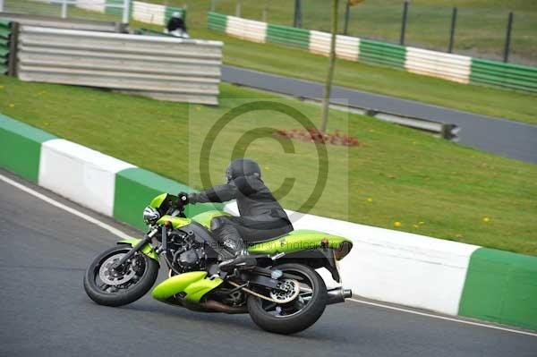 Mallory park Leicestershire;Mallory park photographs;Motorcycle action photographs;Trackday digital images;event digital images;eventdigitalimages;mallory park;no limits trackday;peter wileman photography;trackday;trackday photos