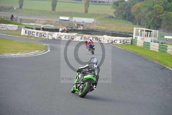 Mallory park Leicestershire;Mallory park photographs;Motorcycle action photographs;Trackday digital images;event digital images;eventdigitalimages;mallory park;no limits trackday;peter wileman photography;trackday;trackday photos