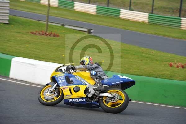 Mallory park Leicestershire;Mallory park photographs;Motorcycle action photographs;Trackday digital images;event digital images;eventdigitalimages;mallory park;no limits trackday;peter wileman photography;trackday;trackday photos