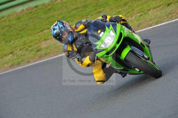 Mallory park Leicestershire;Mallory park photographs;Motorcycle action photographs;Trackday digital images;event digital images;eventdigitalimages;mallory park;no limits trackday;peter wileman photography;trackday;trackday photos