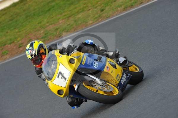 Mallory park Leicestershire;Mallory park photographs;Motorcycle action photographs;Trackday digital images;event digital images;eventdigitalimages;mallory park;no limits trackday;peter wileman photography;trackday;trackday photos
