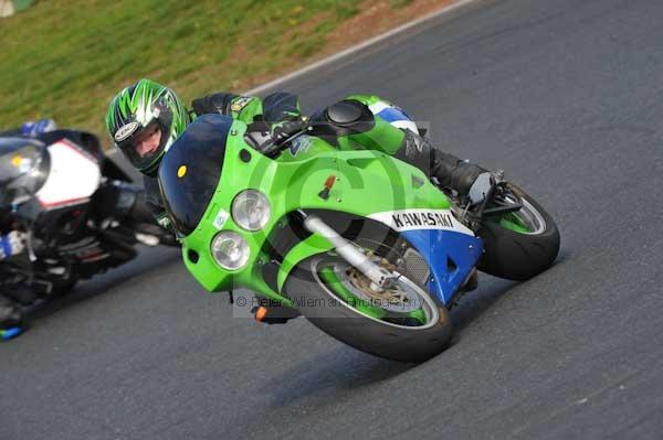 Mallory park Leicestershire;Mallory park photographs;Motorcycle action photographs;Trackday digital images;event digital images;eventdigitalimages;mallory park;no limits trackday;peter wileman photography;trackday;trackday photos