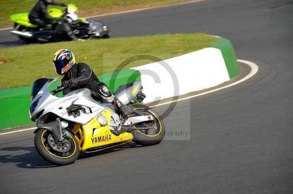 Mallory park Leicestershire;Mallory park photographs;Motorcycle action photographs;Trackday digital images;event digital images;eventdigitalimages;mallory park;no limits trackday;peter wileman photography;trackday;trackday photos
