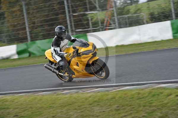 Mallory park Leicestershire;Mallory park photographs;Motorcycle action photographs;Trackday digital images;event digital images;eventdigitalimages;mallory park;no limits trackday;peter wileman photography;trackday;trackday photos
