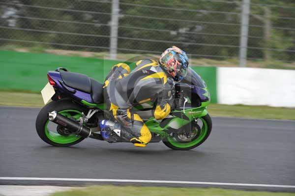 Mallory park Leicestershire;Mallory park photographs;Motorcycle action photographs;Trackday digital images;event digital images;eventdigitalimages;mallory park;no limits trackday;peter wileman photography;trackday;trackday photos