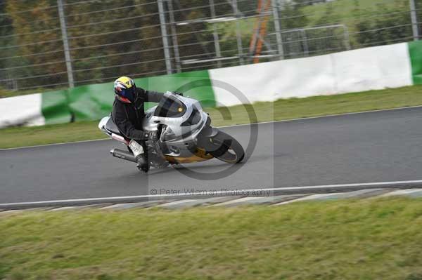 Mallory park Leicestershire;Mallory park photographs;Motorcycle action photographs;Trackday digital images;event digital images;eventdigitalimages;mallory park;no limits trackday;peter wileman photography;trackday;trackday photos