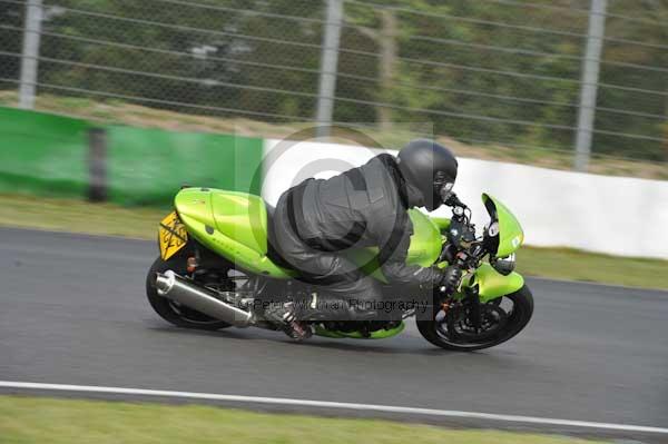 Mallory park Leicestershire;Mallory park photographs;Motorcycle action photographs;Trackday digital images;event digital images;eventdigitalimages;mallory park;no limits trackday;peter wileman photography;trackday;trackday photos