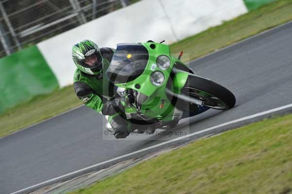 Mallory park Leicestershire;Mallory park photographs;Motorcycle action photographs;Trackday digital images;event digital images;eventdigitalimages;mallory park;no limits trackday;peter wileman photography;trackday;trackday photos