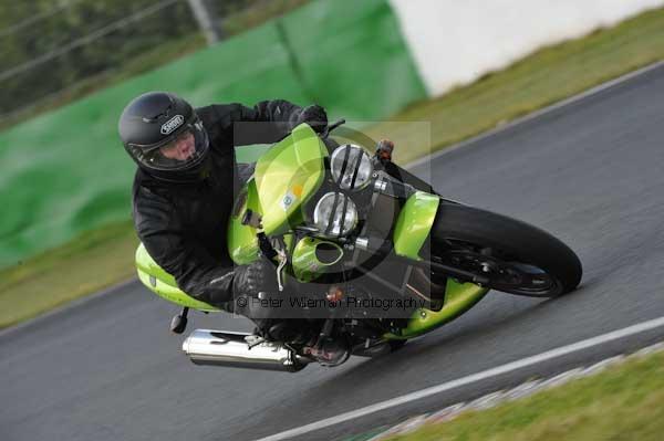 Mallory park Leicestershire;Mallory park photographs;Motorcycle action photographs;Trackday digital images;event digital images;eventdigitalimages;mallory park;no limits trackday;peter wileman photography;trackday;trackday photos