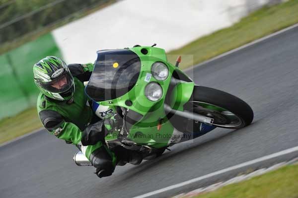 Mallory park Leicestershire;Mallory park photographs;Motorcycle action photographs;Trackday digital images;event digital images;eventdigitalimages;mallory park;no limits trackday;peter wileman photography;trackday;trackday photos