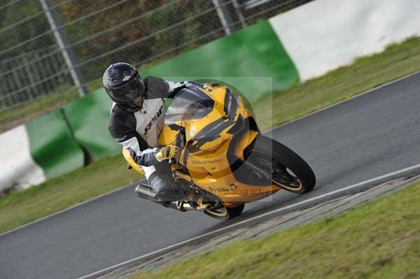 Mallory park Leicestershire;Mallory park photographs;Motorcycle action photographs;Trackday digital images;event digital images;eventdigitalimages;mallory park;no limits trackday;peter wileman photography;trackday;trackday photos