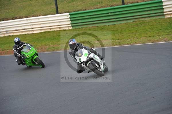 Mallory park Leicestershire;Mallory park photographs;Motorcycle action photographs;Trackday digital images;event digital images;eventdigitalimages;mallory park;no limits trackday;peter wileman photography;trackday;trackday photos