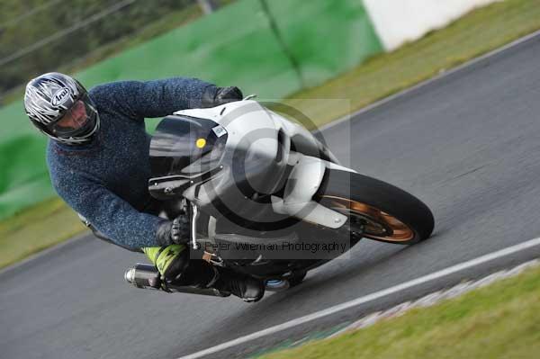 Mallory park Leicestershire;Mallory park photographs;Motorcycle action photographs;Trackday digital images;event digital images;eventdigitalimages;mallory park;no limits trackday;peter wileman photography;trackday;trackday photos