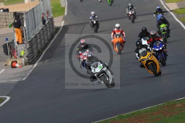 Mallory park Leicestershire;Mallory park photographs;Motorcycle action photographs;Trackday digital images;event digital images;eventdigitalimages;mallory park;no limits trackday;peter wileman photography;trackday;trackday photos
