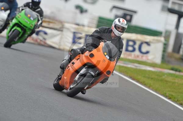 Mallory park Leicestershire;Mallory park photographs;Motorcycle action photographs;Trackday digital images;event digital images;eventdigitalimages;mallory park;no limits trackday;peter wileman photography;trackday;trackday photos