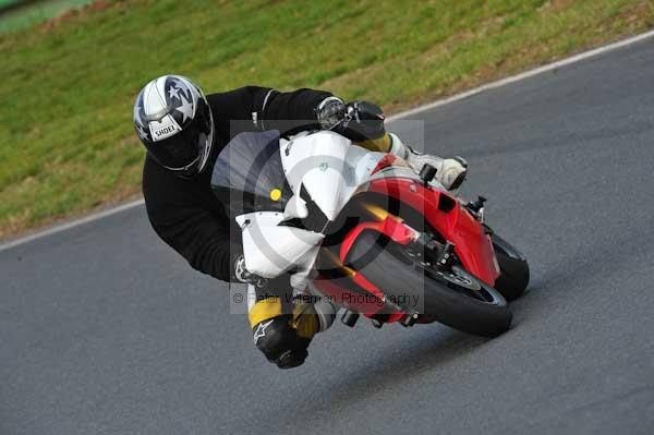 Mallory park Leicestershire;Mallory park photographs;Motorcycle action photographs;Trackday digital images;event digital images;eventdigitalimages;mallory park;no limits trackday;peter wileman photography;trackday;trackday photos