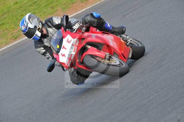 Mallory park Leicestershire;Mallory park photographs;Motorcycle action photographs;Trackday digital images;event digital images;eventdigitalimages;mallory park;no limits trackday;peter wileman photography;trackday;trackday photos