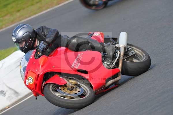 Mallory park Leicestershire;Mallory park photographs;Motorcycle action photographs;Trackday digital images;event digital images;eventdigitalimages;mallory park;no limits trackday;peter wileman photography;trackday;trackday photos