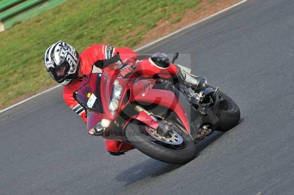 Mallory park Leicestershire;Mallory park photographs;Motorcycle action photographs;Trackday digital images;event digital images;eventdigitalimages;mallory park;no limits trackday;peter wileman photography;trackday;trackday photos