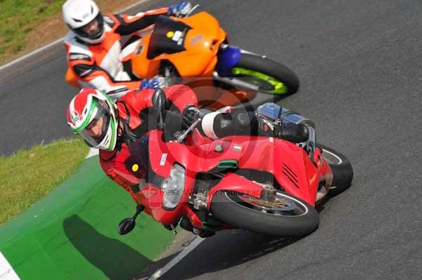 Mallory park Leicestershire;Mallory park photographs;Motorcycle action photographs;Trackday digital images;event digital images;eventdigitalimages;mallory park;no limits trackday;peter wileman photography;trackday;trackday photos
