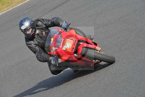 Mallory park Leicestershire;Mallory park photographs;Motorcycle action photographs;Trackday digital images;event digital images;eventdigitalimages;mallory park;no limits trackday;peter wileman photography;trackday;trackday photos