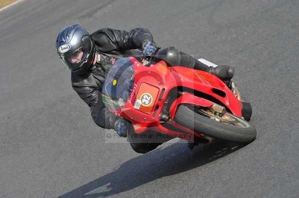 Mallory park Leicestershire;Mallory park photographs;Motorcycle action photographs;Trackday digital images;event digital images;eventdigitalimages;mallory park;no limits trackday;peter wileman photography;trackday;trackday photos