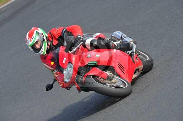 Mallory park Leicestershire;Mallory park photographs;Motorcycle action photographs;Trackday digital images;event digital images;eventdigitalimages;mallory park;no limits trackday;peter wileman photography;trackday;trackday photos