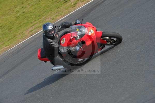 Mallory park Leicestershire;Mallory park photographs;Motorcycle action photographs;Trackday digital images;event digital images;eventdigitalimages;mallory park;no limits trackday;peter wileman photography;trackday;trackday photos