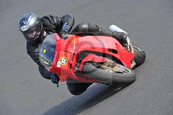Mallory park Leicestershire;Mallory park photographs;Motorcycle action photographs;Trackday digital images;event digital images;eventdigitalimages;mallory park;no limits trackday;peter wileman photography;trackday;trackday photos