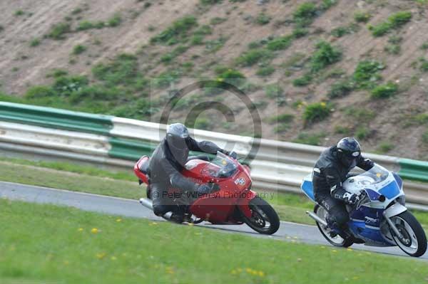 Mallory park Leicestershire;Mallory park photographs;Motorcycle action photographs;Trackday digital images;event digital images;eventdigitalimages;mallory park;no limits trackday;peter wileman photography;trackday;trackday photos