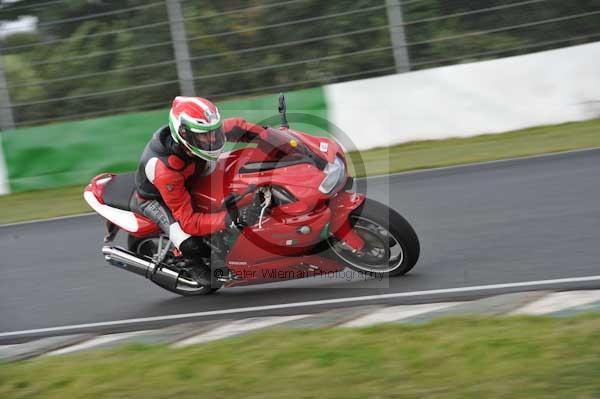 Mallory park Leicestershire;Mallory park photographs;Motorcycle action photographs;Trackday digital images;event digital images;eventdigitalimages;mallory park;no limits trackday;peter wileman photography;trackday;trackday photos