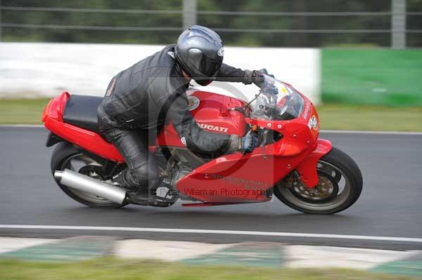 Mallory park Leicestershire;Mallory park photographs;Motorcycle action photographs;Trackday digital images;event digital images;eventdigitalimages;mallory park;no limits trackday;peter wileman photography;trackday;trackday photos
