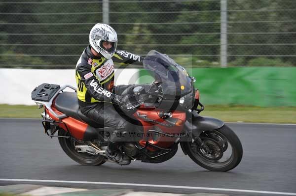 Mallory park Leicestershire;Mallory park photographs;Motorcycle action photographs;Trackday digital images;event digital images;eventdigitalimages;mallory park;no limits trackday;peter wileman photography;trackday;trackday photos