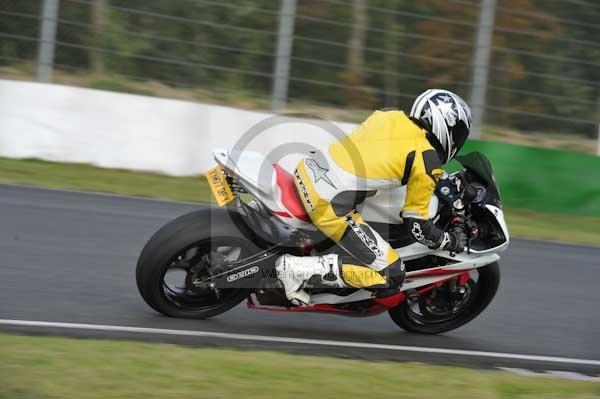 Mallory park Leicestershire;Mallory park photographs;Motorcycle action photographs;Trackday digital images;event digital images;eventdigitalimages;mallory park;no limits trackday;peter wileman photography;trackday;trackday photos